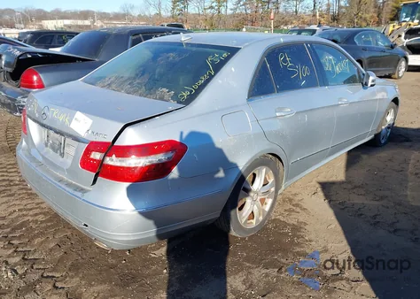 2010 Mercedes-Benz E 350 4Matic z USA, uszkodzony, nr VIN WDDHF8HB6AA145292